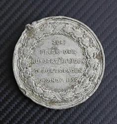 Almanya, Ünlu Şair Friedrich Schiller'in Doğumunun 100. Yıldönümü (1859) Temalı Madalyon/Sola Bakan Portresi. Kısaca; (1705-1759) Friedrich Schiller. 1802 Yılında Soyluluk Unvanı Almış Bir Şair, Filozof, Tarihçi ve En Önemli Alman Dram Yazarıdır. Yazdığı Çoğu Tiyatro Eseri Alman Tiyatrosunda Başyapıt Niteliğindedir. 