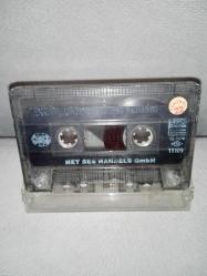 Kaset Cengiz Kurtoğlu sensiz kutladım albümü. Orijinal Net Ses GmbH Alman baskı. Kartoneti yok Sorunsuz çalışıyor.