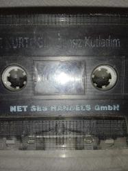 Kaset Cengiz Kurtoğlu sensiz kutladım albümü. Orijinal Net Ses GmbH Alman baskı. Kartoneti yok Sorunsuz çalışıyor.