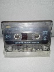 Kaset Cengiz Kurtoğlu sensiz kutladım albümü. Orijinal Net Ses GmbH Alman baskı. Kartoneti yok Sorunsuz çalışıyor.