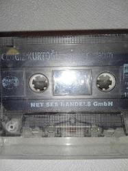 Kaset Cengiz Kurtoğlu sensiz kutladım albümü. Orijinal Net Ses GmbH Alman baskı. Kartoneti yok Sorunsuz çalışıyor.