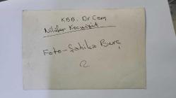 HÜLYA KOÇYİĞİT'İN KARDEŞİ NİLÜFER KOÇYİĞİT'İN ORİJİNAL 2'Lİ FOTOĞRAF SETİ - 18 x 12 cm EBADINDA - NİLÜFER KOÇYİĞİT, KULAK BURUN BOĞAZ DOKTORU DOKTOR CEM'LE BİRLİKTE SAHNEDEYKEN ÇEKİLMİŞ 2 KARE. FOTO: ŞAHİKA BURÇ