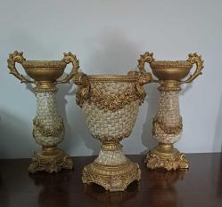 Neoklasik Dönemin Yansımalarını Taşıyan Antika Altın Varaklı Konsol Takımı - Şamdan ve Kupa Set