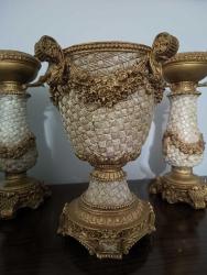 Neoklasik Dönemin Yansımalarını Taşıyan Antika Altın Varaklı Konsol Takımı - Şamdan ve Kupa Set