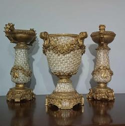 Neoklasik Dönemin Yansımalarını Taşıyan Antika Altın Varaklı Konsol Takımı - Şamdan ve Kupa Set
