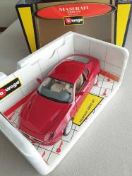 İTALYAN ORJİNAL BURAGO MARKA 1/18 ÖLÇEKLİ MASERATİ 3300 GT DIECAST MODEL ARABA