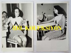 YEŞİLÇAM'IN UNUTULMAZ OYUNCUSU LEYLA SAYAR'IN ORİJİNAL 2'Lİ FOTOĞRAF SETİ - 18 x 12 cm EBADINDA - LEYLA SAYAR MAKYAJSIZ OLARAK SANDALYEDE OTURURKEN ÇEKİLMİŞ NET KALİTEDE 2 FOTOĞRAF. (ÜNAL TOLUNAY)