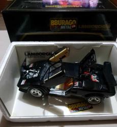 İTALYAN ORJİNAL BURAGO MARKA 1/18 ÖLÇEKLİ 1988 MODEL LAMBORGHINI COUNTACH DIECAST MODEL ARABA