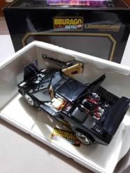 İTALYAN ORJİNAL BURAGO MARKA 1/18 ÖLÇEKLİ 1988 MODEL LAMBORGHINI COUNTACH DIECAST MODEL ARABA