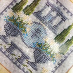 VINTAGE AVRUPA EL İŞİ KANAVİÇE , AHŞAP ÇERÇEVELİ , ÇİFT BRONZ KULPLU TABLO FORMLU TEPSİ