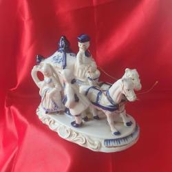 Vintage Viktorya Dönemi At Arabası Figürleri / Mavi ve Beyaz Koleksiyonluk Porselen Dekor
