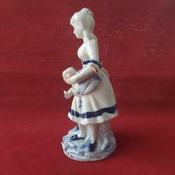 Porselen Mavi ve Beyaz Anne ve Çocuk Güvercin Figürü