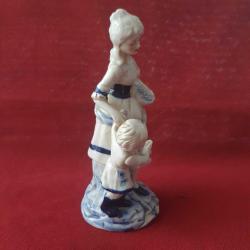 Porselen Mavi ve Beyaz Anne ve Çocuk Güvercin Figürü