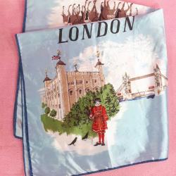 VINTAGE SUNİ İPEK ÜZERİNE LONDRA TARİHİ VE TURİSTİK YERLERİ RESİMLİ SEHPA ÖRTÜSÜ , PANO