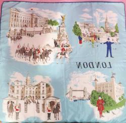 VINTAGE SUNİ İPEK ÜZERİNE LONDRA TARİHİ VE TURİSTİK YERLERİ RESİMLİ SEHPA ÖRTÜSÜ , PANO