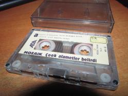 MOZAİK  ÇOOK ALAMETLER BELİRDİ KASET