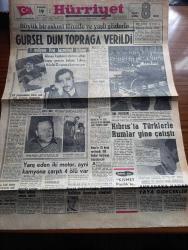 Hürriyet Gazetesi - Turkish Newspaper - 19 Eylül 1966 - büyük bir askeri törenle ve yaşlı gözlerle Cemal Gürsel Dün toprağa verildi - Cemal Gürsel Anıtkabir'in yanında toprağa verilmeden önce top arabasında Fotoğrafı - Melahat Gürsel'in hastalığı devam ediyor - Alman kaptanın denize attığı kayıp genç Akif İyigün'ün babası 1 milyon lira tazminat istiyor fotoğraf - Cemal Gürsel'in en eski okul ve silah arkadaşı Yusuf Adil Egeli aynı yatakta öldü - Hınısın 43 köyü verilecek 100 liraları hazineye başlayacak - Kıbrıs'ta Türklerle Rumlar yine çatıştı - Adana'da tek dersten kalan öğrenciler Ankara'ya kadar yaya gidecekler - Adana trafik müdürü Kemal kermen için soruşturma açıldı - Renault Bulgaristan'da otomobil monte edecek - aşka inandım yazan ve çizen Faruk Geç - Burç falınız - İstanbul Ankara İzmir Radyosu Programı - yeni cereyan sistemi ile su kesilmesi önlenecek - Gibbs tıraş kremi - Bossa gömlekleri - Cemal Gürsel'in son yolculuğu - Törende İsmet İnönü Süleyman Demirel Fotoğrafı