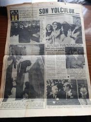 Hürriyet Gazetesi - Turkish Newspaper - 19 Eylül 1966 - büyük bir askeri törenle ve yaşlı gözlerle Cemal Gürsel Dün toprağa verildi - Cemal Gürsel Anıtkabir'in yanında toprağa verilmeden önce top arabasında Fotoğrafı - Melahat Gürsel'in hastalığı devam ediyor - Alman kaptanın denize attığı kayıp genç Akif İyigün'ün babası 1 milyon lira tazminat istiyor fotoğraf - Cemal Gürsel'in en eski okul ve silah arkadaşı Yusuf Adil Egeli aynı yatakta öldü - Hınısın 43 köyü verilecek 100 liraları hazineye başlayacak - Kıbrıs'ta Türklerle Rumlar yine çatıştı - Adana'da tek dersten kalan öğrenciler Ankara'ya kadar yaya gidecekler - Adana trafik müdürü Kemal kermen için soruşturma açıldı - Renault Bulgaristan'da otomobil monte edecek - aşka inandım yazan ve çizen Faruk Geç - Burç falınız - İstanbul Ankara İzmir Radyosu Programı - yeni cereyan sistemi ile su kesilmesi önlenecek - Gibbs tıraş kremi - Bossa gömlekleri - Cemal Gürsel'in son yolculuğu - Törende İsmet İnönü Süleyman Demirel Fotoğrafı