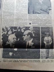 Hürriyet Gazetesi - Turkish Newspaper - 19 Eylül 1966 - büyük bir askeri törenle ve yaşlı gözlerle Cemal Gürsel Dün toprağa verildi - Cemal Gürsel Anıtkabir'in yanında toprağa verilmeden önce top arabasında Fotoğrafı - Melahat Gürsel'in hastalığı devam ediyor - Alman kaptanın denize attığı kayıp genç Akif İyigün'ün babası 1 milyon lira tazminat istiyor fotoğraf - Cemal Gürsel'in en eski okul ve silah arkadaşı Yusuf Adil Egeli aynı yatakta öldü - Hınısın 43 köyü verilecek 100 liraları hazineye başlayacak - Kıbrıs'ta Türklerle Rumlar yine çatıştı - Adana'da tek dersten kalan öğrenciler Ankara'ya kadar yaya gidecekler - Adana trafik müdürü Kemal kermen için soruşturma açıldı - Renault Bulgaristan'da otomobil monte edecek - aşka inandım yazan ve çizen Faruk Geç - Burç falınız - İstanbul Ankara İzmir Radyosu Programı - yeni cereyan sistemi ile su kesilmesi önlenecek - Gibbs tıraş kremi - Bossa gömlekleri - Cemal Gürsel'in son yolculuğu - Törende İsmet İnönü Süleyman Demirel Fotoğrafı