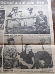Hürriyet Gazetesi - Turkish Newspaper - 15 Eylül 1966 - 219 gün komada kaldıktan sonra dün vefat eden Cemal Gürsel Anıtkabir'e gömülecek Fotoğrafı - Cemal Gürsel'in gençlere öğütleri - Süleyman Demirel'in mesajı Cemal Gürsel milletine vatanına aşk'la ve güvenle bağlıydı - İsmet İnönü Cemal Gürsel tarihimizde daima takdir ve teşekkür duyguları ile alınacaktır dedi - cumhurbaşkanı Cevdet Sunay şanlı Türk tarihi Cemal Gürsel'i unutturmayacaktır dedi - Cemal Gürsel'in hastalığı 1960'da başlamıştı - Cemal Gürsel'in Amerika'ya gidişi gelişi fotoğraf - Cemal Gürsel'in 71 yılı - burç falı - aşka inandım yazan ve çizen Faruk Geç - bizimkiler yazan Kemal Bisalman çizen Sezgin Burak - Cemal Gürsel aramızda iken - ordunun babası Cemal ağasıydı fotoğraf - Cemal Gürsel İzmir'deki evinde fotoğraf - iki eski asker iki eski dost İsmet İnönü ve Cemal Gürsel Fotoğrafı - Cemal Gürsel Eyüp Han ve İran Şahı ile fotoğraf - Amerikan başkanı Johnson ile Cemal Gürsel Fotoğrafı - İngiltere kraliçesi Elizabeth