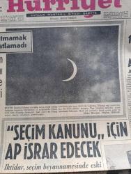Hürriyet Gazetesi - Turkish Newspaper - 21 Mayıs 1966 - 100 yabancı alim Güneş tutulmasını en iyi ve net şekilde ayvalık'ta tespit etti fotoğraf - alimleri korkutmamak için tek silah patlamadı - istanbullular meraklı takip ettiği Güneş tutulmasını isli camlarla gözlemledi fotoğraf - kaçakçılardan 100 bin lira alan jandarmalar adliyeye verildi - seçim kanunu için Adalet Partisi ısrar edecek - tezgahtar Nükhet Çelikyay halep'te 5 sarrafı dolandırmış fotoğraf - Güneş nasıl tutuluyor - Türkiye'nin ilk istatistikçisi Ratıp Yüceuluğ öldü - Süleyman Demirel iktisadi seferberliğe başlayacağız dedi - aşk ve macera romanı Bu Bir başka aşk çizen Faruk Geç - bizimkiler yazan Kemal Bisalman çizen Sezgin Burak - İstanbul Ankara İzmir Radyosu Programı - Pervin Par öfkeli dağlarda Ekrem Bora ile fotoğraf - Selma Güneri ve Esen Püsküllü Fotoğrafı - perdede çocuk yıldız sıkıntısı devam ediyor - Göksel arsoy hayranlarına imza veriyor fotoğraf - Zeynep Değirmencioğlu fotoğraf - Sadri Alışık fotoğraf