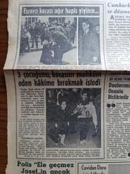 Hürriyet Gazetesi - Turkish Newspaper - 27 Mart 1966 - Cemal gürseli 40 Doktor muayene etti - Melahat Gürsel eşini karşılamaya gelirken fotoğraf - Cumhurbaşkanı Cemal Gürsel'i getiren özel uçak pist başında durmuştur Fotoğraf - Amerikan başkanı Johnson namına Cemal Gürsele refakat eden Hare döndü - değiştirme Birliği Yarın Kıbrıs'a gidiyor - tahliye edilen şaki hasso öldürüldü - Amiral Necdet Uran'ın aşçı arkadaşı Faruk Okatar Fotoğrafı - polis ele geçmez Josef'in ancak ölüsünü buldu - 7 kişilik güvercin çetesi mahallede tavuk bırakmadı fotoğraf - Cavidan Dora için kabuslu günler bitti - aşk ve macera romanı Bu Bir başka aşk çizen Faruk Geç - İstanbul Ankara İzmir Radyosu Programı - polis mahkemeleri artık kurulmalıdır - Fono dil öğrenimi - burç falı - aşk ve macera romanı daima seninim - Arçelik Radyo programını takdim eden Orhan Boran