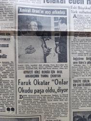Hürriyet Gazetesi - Turkish Newspaper - 27 Mart 1966 - Cemal gürseli 40 Doktor muayene etti - Melahat Gürsel eşini karşılamaya gelirken fotoğraf - Cumhurbaşkanı Cemal Gürsel'i getiren özel uçak pist başında durmuştur Fotoğraf - Amerikan başkanı Johnson namına Cemal Gürsele refakat eden Hare döndü - değiştirme Birliği Yarın Kıbrıs'a gidiyor - tahliye edilen şaki hasso öldürüldü - Amiral Necdet Uran'ın aşçı arkadaşı Faruk Okatar Fotoğrafı - polis ele geçmez Josef'in ancak ölüsünü buldu - 7 kişilik güvercin çetesi mahallede tavuk bırakmadı fotoğraf - Cavidan Dora için kabuslu günler bitti - aşk ve macera romanı Bu Bir başka aşk çizen Faruk Geç - İstanbul Ankara İzmir Radyosu Programı - polis mahkemeleri artık kurulmalıdır - Fono dil öğrenimi - burç falı - aşk ve macera romanı daima seninim - Arçelik Radyo programını takdim eden Orhan Boran
