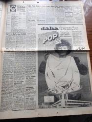 Hürriyet Gazetesi - Turkish Newspaper - 24 Şubat 1966 - Suriye'de solcu ihtilal - iktidarı ele geçiren subayların başında Ordu kurmay Başkanı general Salah Cedid var - Devrilen lider General Emin El Hafız kimdir fotoğraf - Bonn büyükelçimiz Ziya Müezzinoğlu radyoyu dış işlerine şikayet etti - Almanya işi ağırdan aldığı için TRT'ye yardımı kesecek - Devlet bakanı Refet Sezgin Prens Ahmet'in işi ile meşgul olmuş - Başbakan Süleyman Demirel İzmir tekstil grevini halle çalışıyor - Sovyetler uzaya 2 köpek gönderdi - eski Başbakan Suat Hayri Ürgüplü Servet transferinin kaldırılmasına çalışacağını söyledi - Cemal Gürsel'e ağız yolu ile gıda veriliyor - Suriye'deki ihtiyar yüzünden hacı adayları da gidemiyor - Muharrem Demirbay Cafer Paşa'nın 265 cilt kitabını 200 liraya sattı fotoğraf - aşk ve macera romanı Kader çizgileri çizen Faruk Geç - bizimkiler yazan Kemal Bisalman çizen Sezgin Burak - Ortaköy Camii 8 yıldır tamirde - Pop sentetik çamaşır tozu - Faşing yolcu edildi fotoğraflar