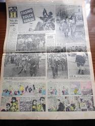 Hürriyet Gazetesi - Turkish Newspaper - 24 Şubat 1966 - Suriye'de solcu ihtilal - iktidarı ele geçiren subayların başında Ordu kurmay Başkanı general Salah Cedid var - Devrilen lider General Emin El Hafız kimdir fotoğraf - Bonn büyükelçimiz Ziya Müezzinoğlu radyoyu dış işlerine şikayet etti - Almanya işi ağırdan aldığı için TRT'ye yardımı kesecek - Devlet bakanı Refet Sezgin Prens Ahmet'in işi ile meşgul olmuş - Başbakan Süleyman Demirel İzmir tekstil grevini halle çalışıyor - Sovyetler uzaya 2 köpek gönderdi - eski Başbakan Suat Hayri Ürgüplü Servet transferinin kaldırılmasına çalışacağını söyledi - Cemal Gürsel'e ağız yolu ile gıda veriliyor - Suriye'deki ihtiyar yüzünden hacı adayları da gidemiyor - Muharrem Demirbay Cafer Paşa'nın 265 cilt kitabını 200 liraya sattı fotoğraf - aşk ve macera romanı Kader çizgileri çizen Faruk Geç - bizimkiler yazan Kemal Bisalman çizen Sezgin Burak - Ortaköy Camii 8 yıldır tamirde - Pop sentetik çamaşır tozu - Faşing yolcu edildi fotoğraflar