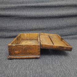 Antika ahşap kutu