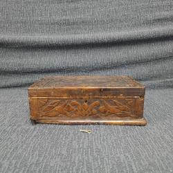 Antika ahşap kutu