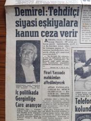 Hürriyet Gazetesi - Turkish Newspaper - 10 Şubat 1966 - beyin komasına giren Cemal Gürsel oksijen çadırında - felç Devlet reisimizin bütün vücuduna yayıldı - Cemal Gürsel'in durumu çok ağır fotoğraf - Melahat Gürsel de Oksijen çadırına alındı - başbakanlığın tebliği - Süleyman Demirel tehditçi siyasi eşkıyalara kanun ceza verir - Cemal Gürsel'e gelen son kriz Apopleksi Serebral - firari yassıada mahkumları affedilmeyecek - İç politikada gerginliğe çare aranıyor - telefonu Suzan Sirel'in başına vurup kolundaki altın bilezikleri alan Ahmet Şentaş - İsrail'de Beatle müziği yasaklandı - karayollarını asker ekipler kontrol edecek - Kader çizgileri çizen Faruk Geç - bizimkiler yazan Kemal Bisalman çizen Sezgin Burak - İstanbul Ankara İzmir Radyosu Programı - Beylerbeyi Altınyıldız elbiselik kumaş - Amerikan başkanı Johnson Vietnam'da saldırana karşı savaşacağız dedi - Tahsin Öztin serbest kürsüde çıkan bir okuyucu şikayetinden mahkum oldu - Lordlara layık bir hapishane Durham Cezaevi foto
