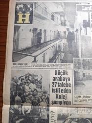 Hürriyet Gazetesi - Turkish Newspaper - 10 Şubat 1966 - beyin komasına giren Cemal Gürsel oksijen çadırında - felç Devlet reisimizin bütün vücuduna yayıldı - Cemal Gürsel'in durumu çok ağır fotoğraf - Melahat Gürsel de Oksijen çadırına alındı - başbakanlığın tebliği - Süleyman Demirel tehditçi siyasi eşkıyalara kanun ceza verir - Cemal Gürsel'e gelen son kriz Apopleksi Serebral - firari yassıada mahkumları affedilmeyecek - İç politikada gerginliğe çare aranıyor - telefonu Suzan Sirel'in başına vurup kolundaki altın bilezikleri alan Ahmet Şentaş - İsrail'de Beatle müziği yasaklandı - karayollarını asker ekipler kontrol edecek - Kader çizgileri çizen Faruk Geç - bizimkiler yazan Kemal Bisalman çizen Sezgin Burak - İstanbul Ankara İzmir Radyosu Programı - Beylerbeyi Altınyıldız elbiselik kumaş - Amerikan başkanı Johnson Vietnam'da saldırana karşı savaşacağız dedi - Tahsin Öztin serbest kürsüde çıkan bir okuyucu şikayetinden mahkum oldu - Lordlara layık bir hapishane Durham Cezaevi foto