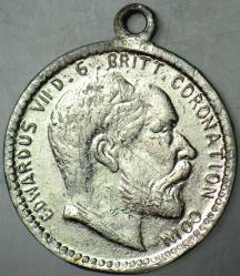 İNGİLTERE 1911 KRAL 7. EDWARD VE ST. GEORGE TEMALI KOLYE UCU. 19 mm ALÜMİNYUM ÜSTÜ PARLAK KAPLAMA.