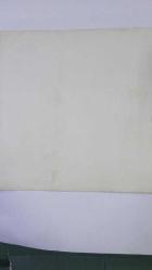 YEŞİLÇAM'IN UNUTULMAZ OYUNCUSU LEYLA SAYAR'IN ORİJİNAL BÜYÜK BOY FOTOĞRAFI - 19 x 18 cm EBADINDA - LEYLA SAYAR, EVİNDE SEHPANIN ÜZERİNDE DANS PROVASI YAPARKEN ÇEKİLMİŞ BİR KARE