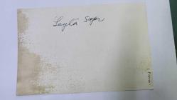 YEŞİLÇAM'IN UNUTULMAZ OYUNCUSU LEYLA SAYAR'IN ORİJİNAL BÜYÜK BOY 4'LÜ FOTOĞRAF SETİ - 24 x 18 cm,  22,5 x 18 cm ve 21 x14 cm ve EBADINDA - LEYLA SAYAR, FENALAŞTIĞI ANLARDA KENDİSİNE İLKYADIM MÜDAHALESİ YAPILIRKEN ÇEKİLMİŞ 4 FARKLI KARE. (RIZA PAKYÜZ)