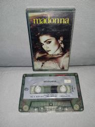 Kaset Madonna like a virgin albümü. Orijinal. Dönem Kağıt Baskı. Kaset ve kartonette yazı var. Sorunsuz çalışıyor