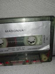Kaset Madonna like a virgin albümü. Orijinal. Dönem Kağıt Baskı. Kaset ve kartonette yazı var. Sorunsuz çalışıyor