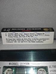 Kaset Michael Jackson thriller albümü. Orijinal. Dönem Kağıt Baskı. Kaset ve kartonette yazı var. Sorunsuz çalışıyor