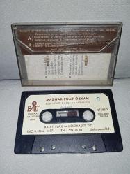 Kaset MFÖ Mazhar Fuat Özkan ele güne karşı yapayalnız albümü. Orijinal 1984 balet plak dönem Kağıt Baskı. Sorunsuz çalışıyor