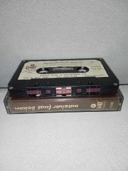 Kaset MFÖ Mazhar Fuat Özkan ele güne karşı yapayalnız albümü. Orijinal 1984 balet plak dönem Kağıt Baskı. Sorunsuz çalışıyor