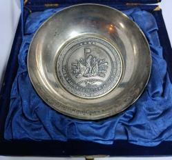 TÜRK KARA KUVVETLERİ KOMUTANLIĞI MADALYONLU PLAKETİ ÖZEL KADİFE KUTUSUNDA