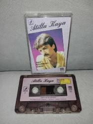 Kaset Atilla Kaya Seni Sevmeyen Ölsün albümü. Orijinal dönem Kağıt Baskı. Kartonette yazı var. sorunsuz çalışıyor