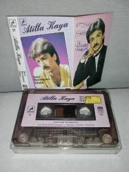 Kaset Atilla Kaya Seni Sevmeyen Ölsün albümü. Orijinal dönem Kağıt Baskı. Kartonette yazı var. sorunsuz çalışıyor