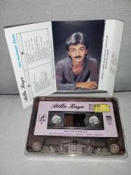 Kaset Atilla Kaya Seni Sevmeyen Ölsün albümü. Orijinal dönem Kağıt Baskı. Kartonette yazı var. sorunsuz çalışıyor