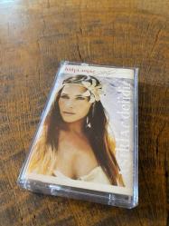 HÜLYA AVŞAR - 2002 / AŞIKLAR DELİDİR - KASET