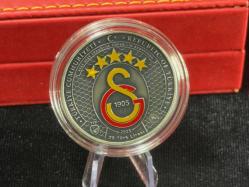 Galatasaray – 25. Şampiyonluk Özel Deri Kutulu Hatıra Para Gümüş/Okside Sikkesi (Darphane, 925 Ayar)