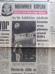 Hürriyet Gazetesi - Turkish Newspaper - 19 Temmuz 1969 - Ay'ın fethine 1 gün var - Rusların aracı Luna 15 in de ay böceği var - Ay'da yürüyüş 4 saat önceye alınıyor - Muammer Kaylan Houston uzay merkezinden bildiriyor - Ay'da kaldıkları takdirde astronotlar arızayı gidermeye çalışarak ölümü bekleyecek - Ay'a ayak basacak olan iki astronotun yanında zehir bulunmamaktadır - Meksika gecesinde gençlerle dans eden eşek kulübün şeref azası seçildi - Süleyman Demirel Korkuteli'de Ramazan topu ile karşılandı - Karya yatı Yunan hücumbotuna çarptı fotoğraf - Kıbrıs Rum temsilcisi Kleridis Kıbrıs konusu 2 cemaat arasında halledilmelidir dedi - Tarkan korkunç takip yazan ve çizen Sezgin Burak - İstanbul Ankara İzmir Radyosu Programı - serbest kürsü herkese söz hakkı yöneten Tahsin Öztin - Arçelik en iyi soğutan buzdolabı - Türkiye İşçi Partisi Karabük ilçe merkezi dağıldı - bizimkiler çizen Sezgin Burak renkli karikatür -  Cem ile Oya renkli karikatür - Keban gölü altında kalan arazi sahipleri