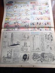 Hürriyet Gazetesi - Turkish Newspaper - 19 Temmuz 1969 - Ay'ın fethine 1 gün var - Rusların aracı Luna 15 in de ay böceği var - Ay'da yürüyüş 4 saat önceye alınıyor - Muammer Kaylan Houston uzay merkezinden bildiriyor - Ay'da kaldıkları takdirde astronotlar arızayı gidermeye çalışarak ölümü bekleyecek - Ay'a ayak basacak olan iki astronotun yanında zehir bulunmamaktadır - Meksika gecesinde gençlerle dans eden eşek kulübün şeref azası seçildi - Süleyman Demirel Korkuteli'de Ramazan topu ile karşılandı - Karya yatı Yunan hücumbotuna çarptı fotoğraf - Kıbrıs Rum temsilcisi Kleridis Kıbrıs konusu 2 cemaat arasında halledilmelidir dedi - Tarkan korkunç takip yazan ve çizen Sezgin Burak - İstanbul Ankara İzmir Radyosu Programı - serbest kürsü herkese söz hakkı yöneten Tahsin Öztin - Arçelik en iyi soğutan buzdolabı - Türkiye İşçi Partisi Karabük ilçe merkezi dağıldı - bizimkiler çizen Sezgin Burak renkli karikatür -  Cem ile Oya renkli karikatür - Keban gölü altında kalan arazi sahipleri