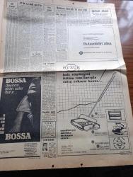 Hürriyet Gazetesi - Turkish Newspaper - 20 Kasım 1969 - Ay'da üç buçuk saat gezdiler - astronot Conrad ve Alan Bean 1 dakika 17 saniyelik gecikme ile Ay'a düzgün bir iniş yaptılar fotoğraf - İzmir fuarının erkek fili Pakbahadur eşsizlikten duvarlara tırmanmaya başladı fotoğraf - polisin karnı prim sistemi ile doyacak - Yeni İçişleri Bakanı Haldun Menteşoğlu haksızlığa yolsuzluğa paydos dedi - müthiş Türk Esat Selçuk hürriyetine kavuştu - kraliçelerin de kraliçesi seçiliyor - kraliçelerin kraliçesi güzellik müsabakası için Türkiye'den davet edilen Mine Hanzade fotoğraf - Cevdet Sunay Moskova'da - ay toprağında ekilen her bitki mükemmel şekilde büyüyor - Alamanya'dan gelecek mektup yazan çizen Faruk Geç - Tarkan gümüş eyer yazan ve çizen Sezgin Burak - Bossa - antika otomobiller sergisi fotoğraflar - 1919 yılında kullanılan kamyon da sergiyi gezenlerin dikkatini çekti fotoğraf - 1924 yılının çok sevilen otomobili Fotoğrafı - bizimkiler çizen Sezgin Burak - Commer kamyonetler